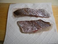 鯛の切り身は細かい骨など取り除き、塩小さじ1/2を振って冷蔵庫に15分程入れておきます。