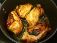 鶏の胸肉2枚で635gを4つに切ってたれに漬け込んで、180～200℃で25分焼く。<br />