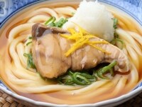 うどんに4をかけ、薬味をのせて完成
