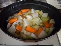 3の鍋に根菜野菜と醤油、塩を加え煮る