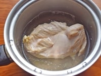 蒸し鶏を作る