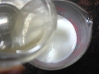 溶かした粉ゼラチンを加える