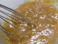 調味料の材料をよく合わせておく
