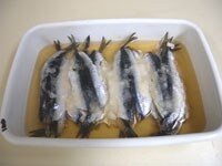 1ヶ月塩漬けをしたいわしです。熟成して、魚醤ができています。魚醤は、濾し紙で濾して料理にお使いください。保存は冷蔵庫で早めに使い切ってください。<br />
