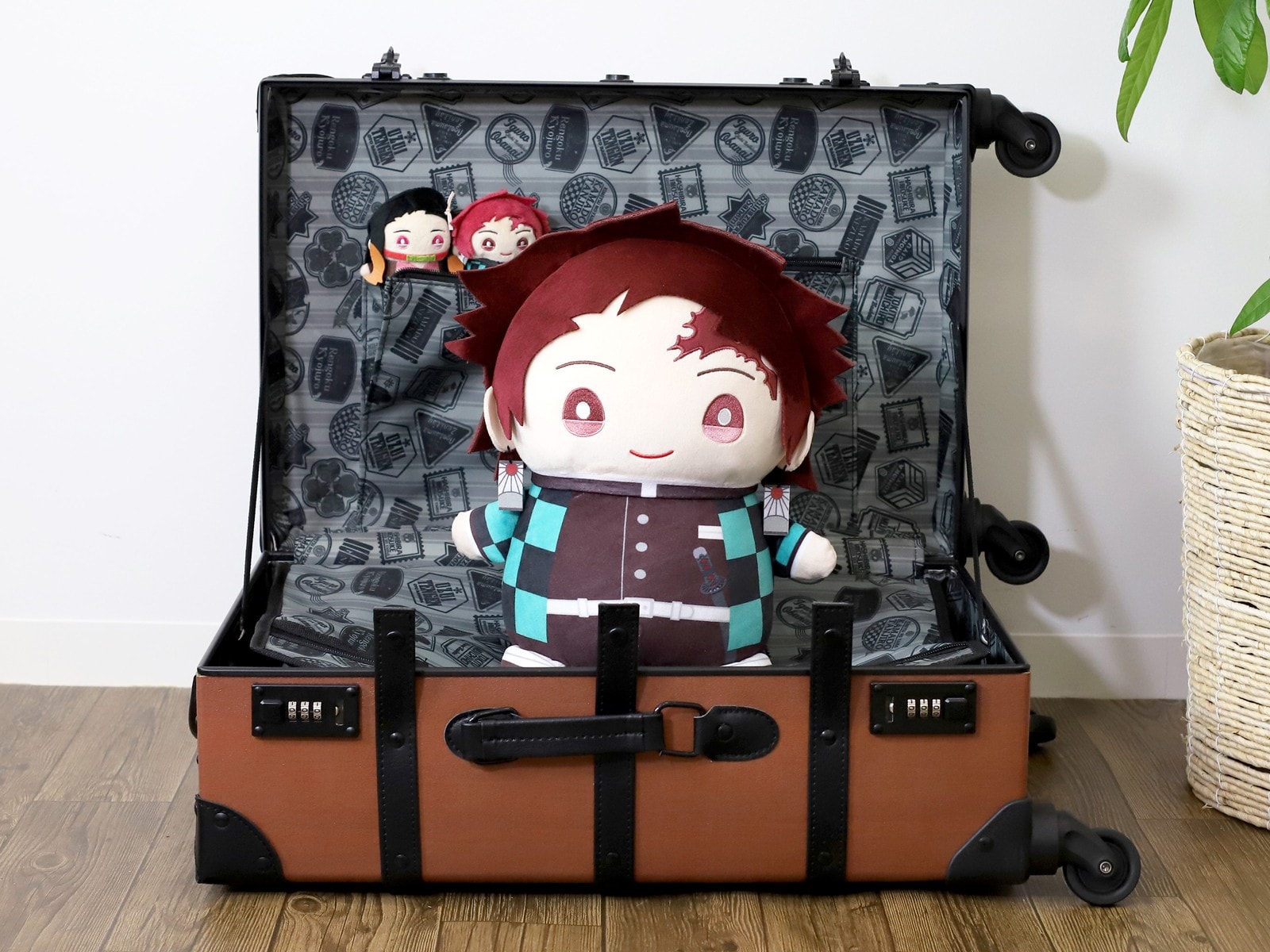 鬼滅の刃』炭治郎の背負い箱をイメージしたキャリケースが登場