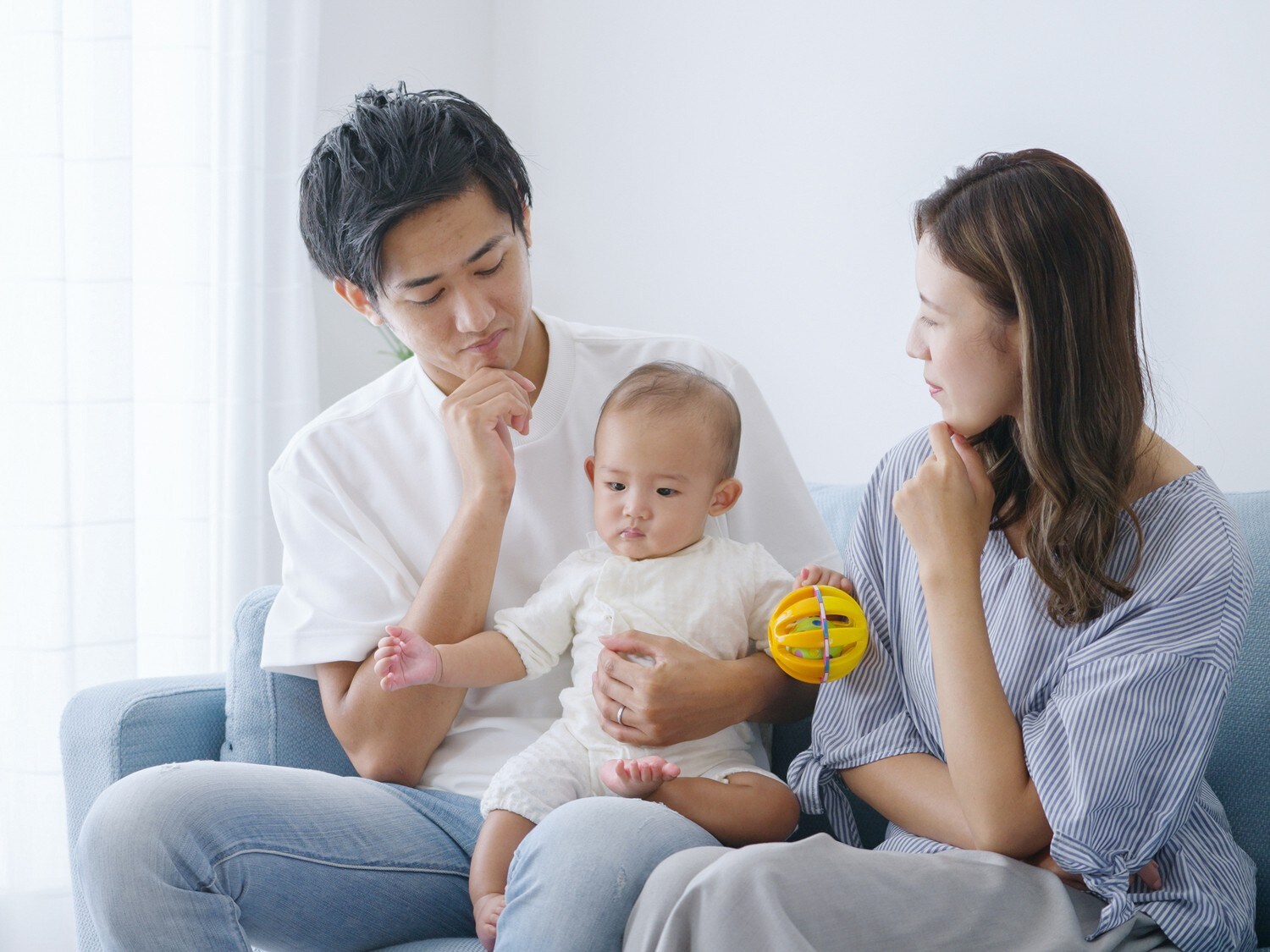 子育て世代の世帯年収は「500万円台」が最多。貯蓄額2位は「1000万円以上」、1位は？