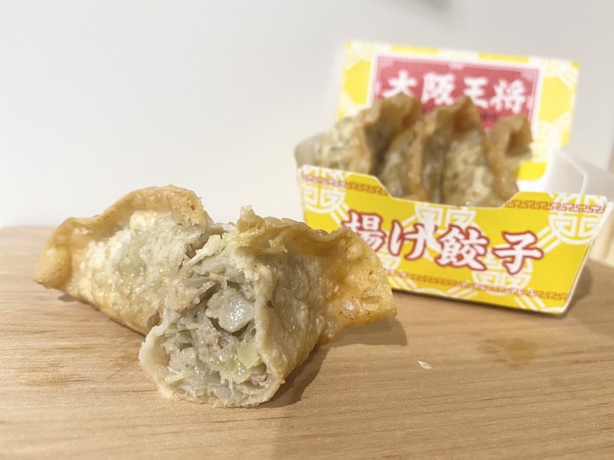 さすが餃子の名店！ ファミマのパリッとジューシーな「大阪王将監修 揚げ餃子」を実食レビュー