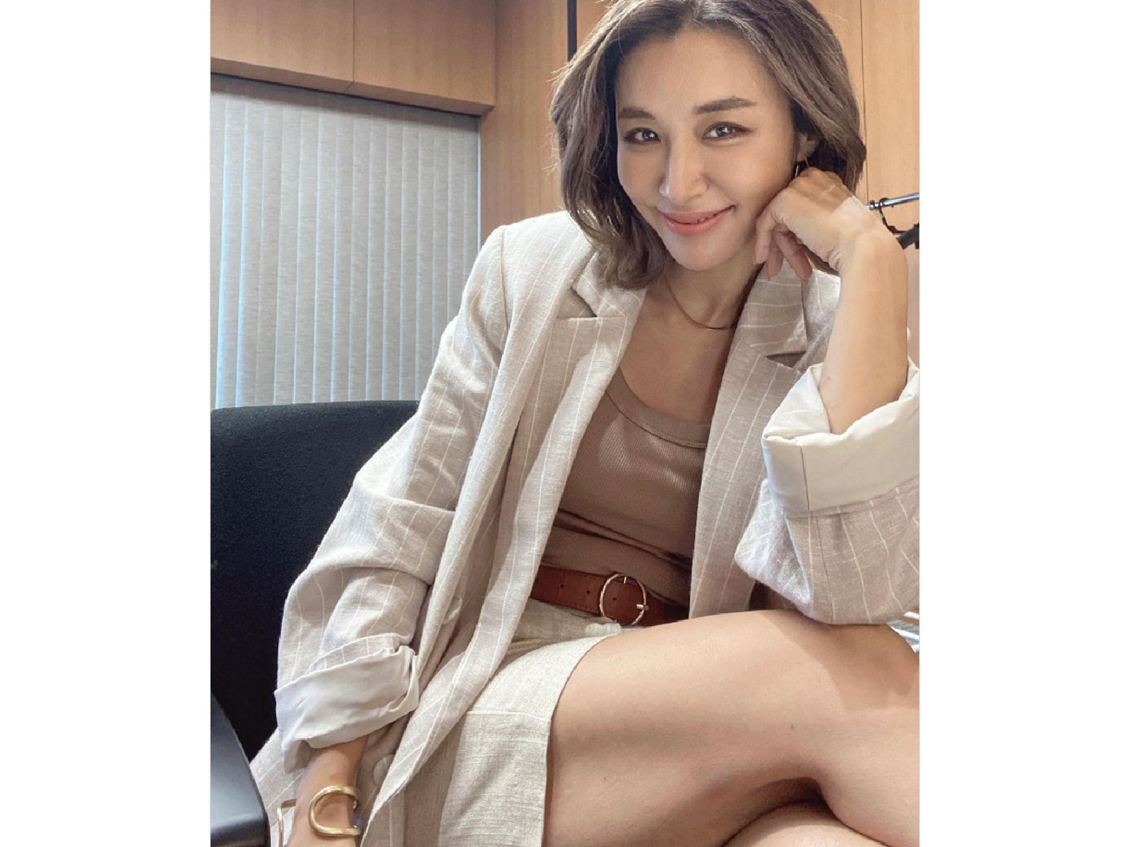 鈴木紗理奈　エロ エロいっすよ」鈴木紗理奈、太ももあらわな姿に「色気が増してきましたな」「めちゃくちゃセクシーで綺麗」(2/2) - All About ニュース