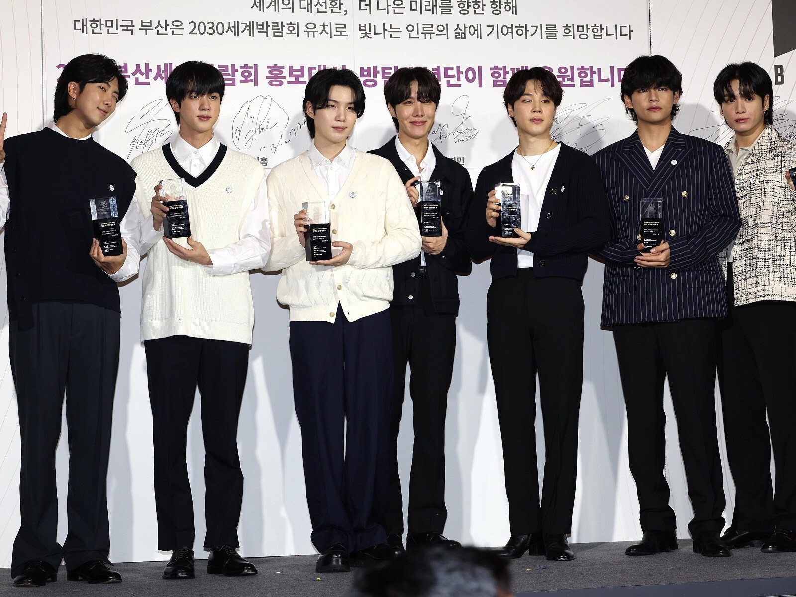 BTSのライブ会場まで一変させちゃう最強ツール!?  K-POPファンの「賢いSNS生活」【K-POPゆりこの沼る韓国】