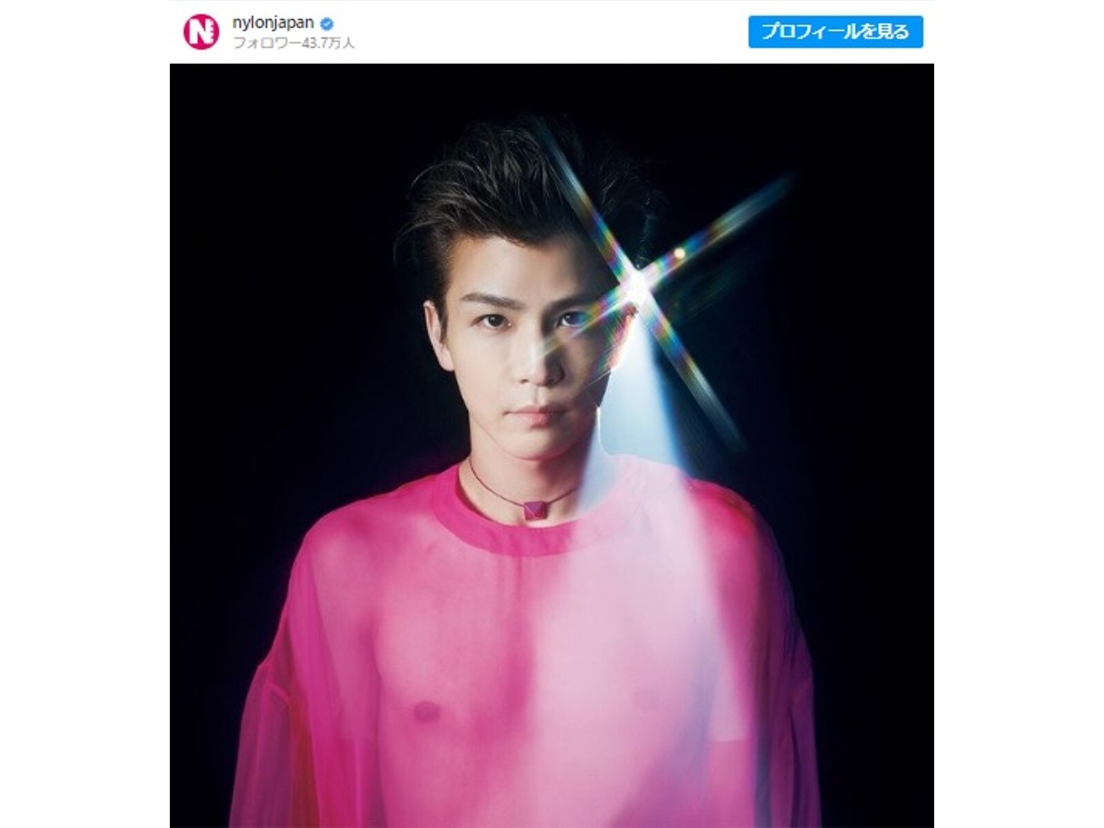 岩田剛典、個性的な衣装のモデルショットを公開！ 「透けてるやばいねこれ」「美しすぎませんか」