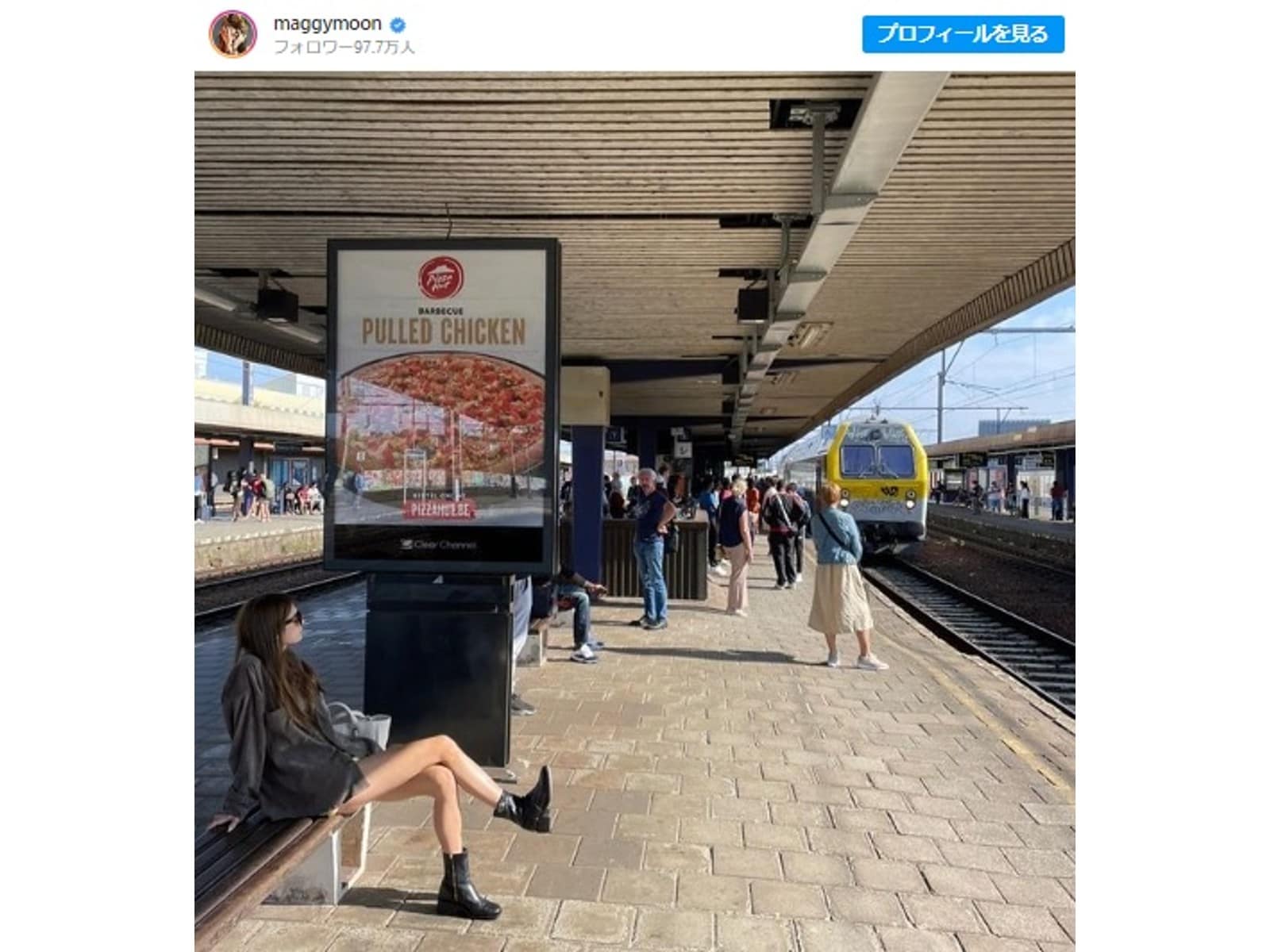 マギー、「ベルギーのどっかの駅」で電車を待つショットに反響！ 「足が神秘」「絵になりますね」