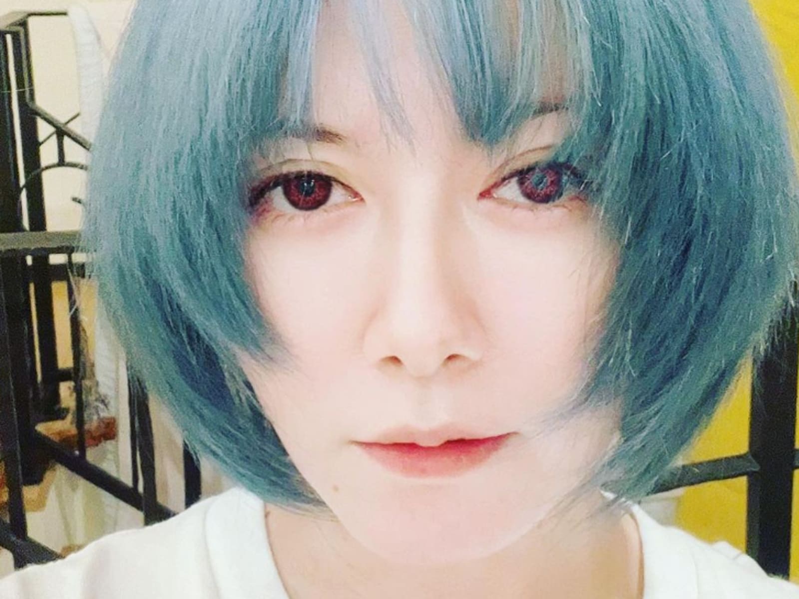 真木よう子 綾波レイにしか見えない 青髪ショートヘアを披露 こんなに似合う人まじいませんよ All About News