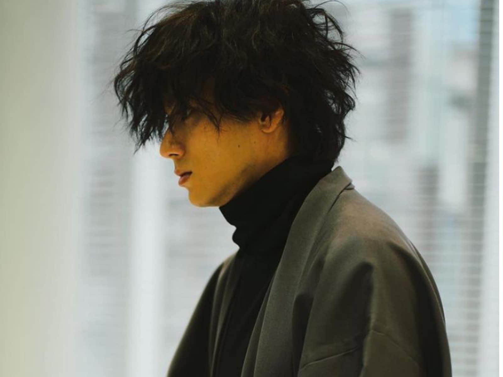 「ビジュえぐい」山田裕貴、新ドラマのビジュアル解禁でイケメンすぎる横顔を披露！ 「ものすんごい雰囲気ある」