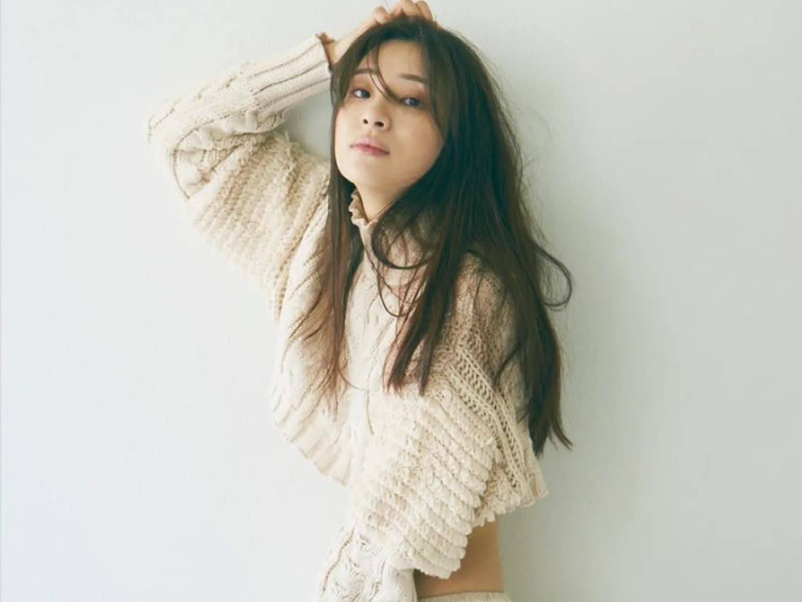 女性の憧れです 足立梨花 超ミニのペチコート姿でギリギリまで美脚披露 超美しいです All About News
