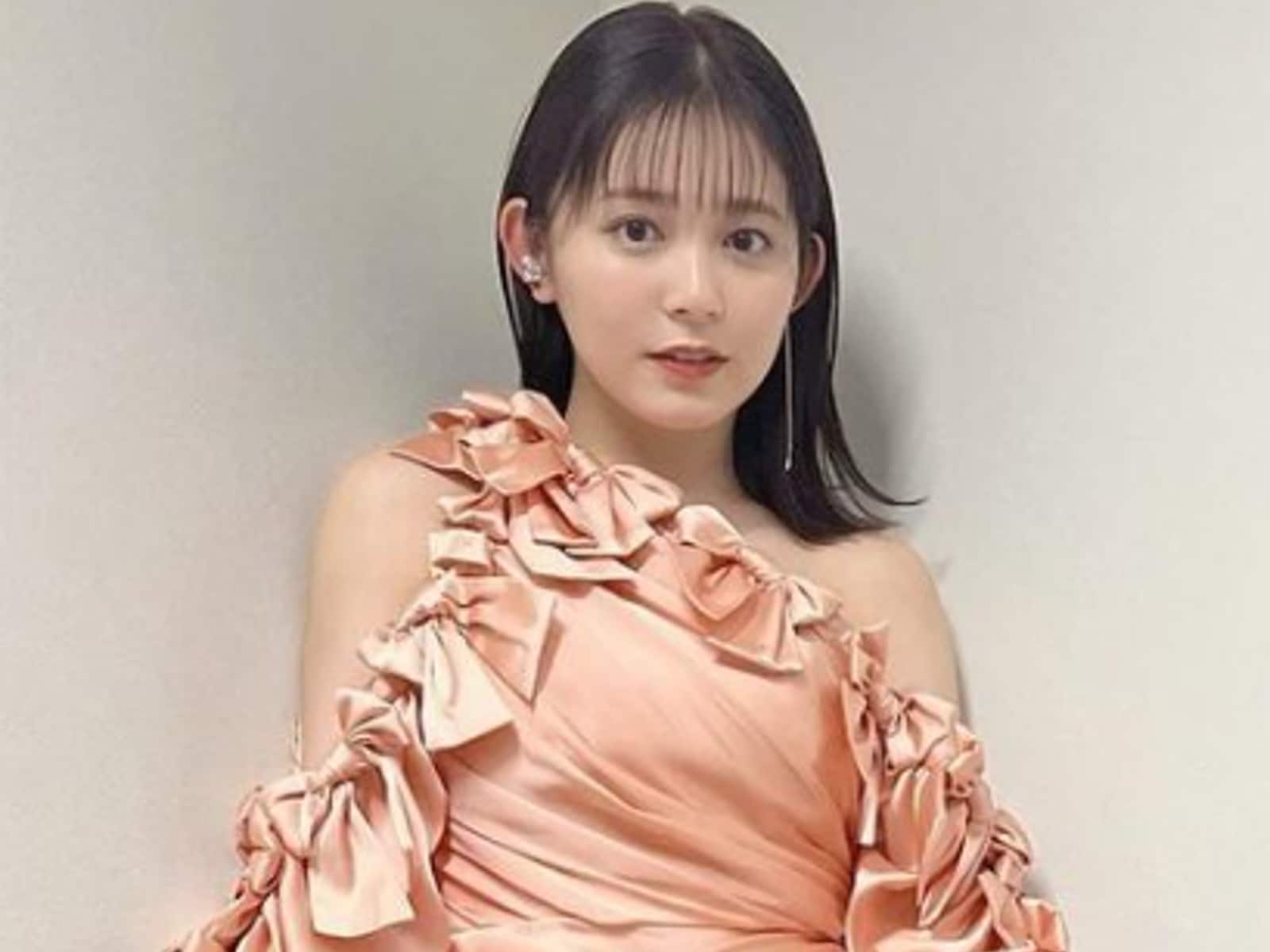 久間田琳加、肩回りあらわ＆透け透けドレス姿で美脚ちらり！ 「ディズニーの世界から飛び出してきたのか」