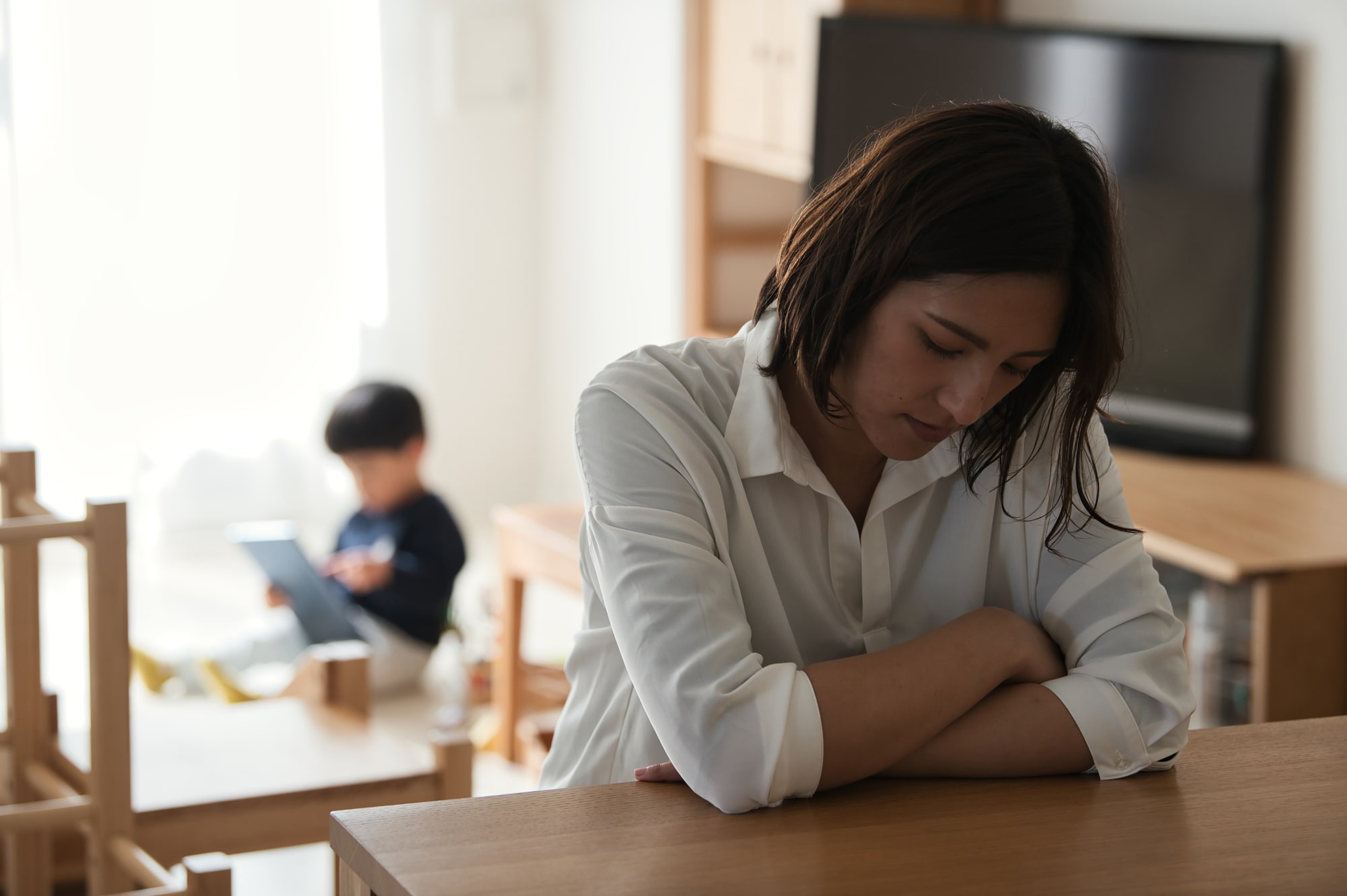 子2人・世帯年収700万円の45歳女性「物価高で節約生活を強いられるように…」 1カ月のリアルな収支内訳