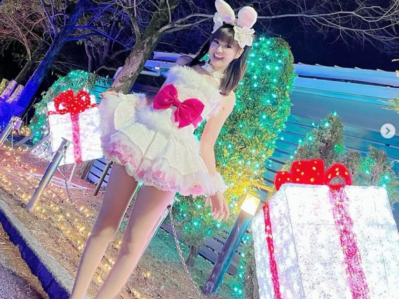 かつみ・さゆりのさゆり、超ミニ丈ウサギ衣装で53歳の美脚を披露