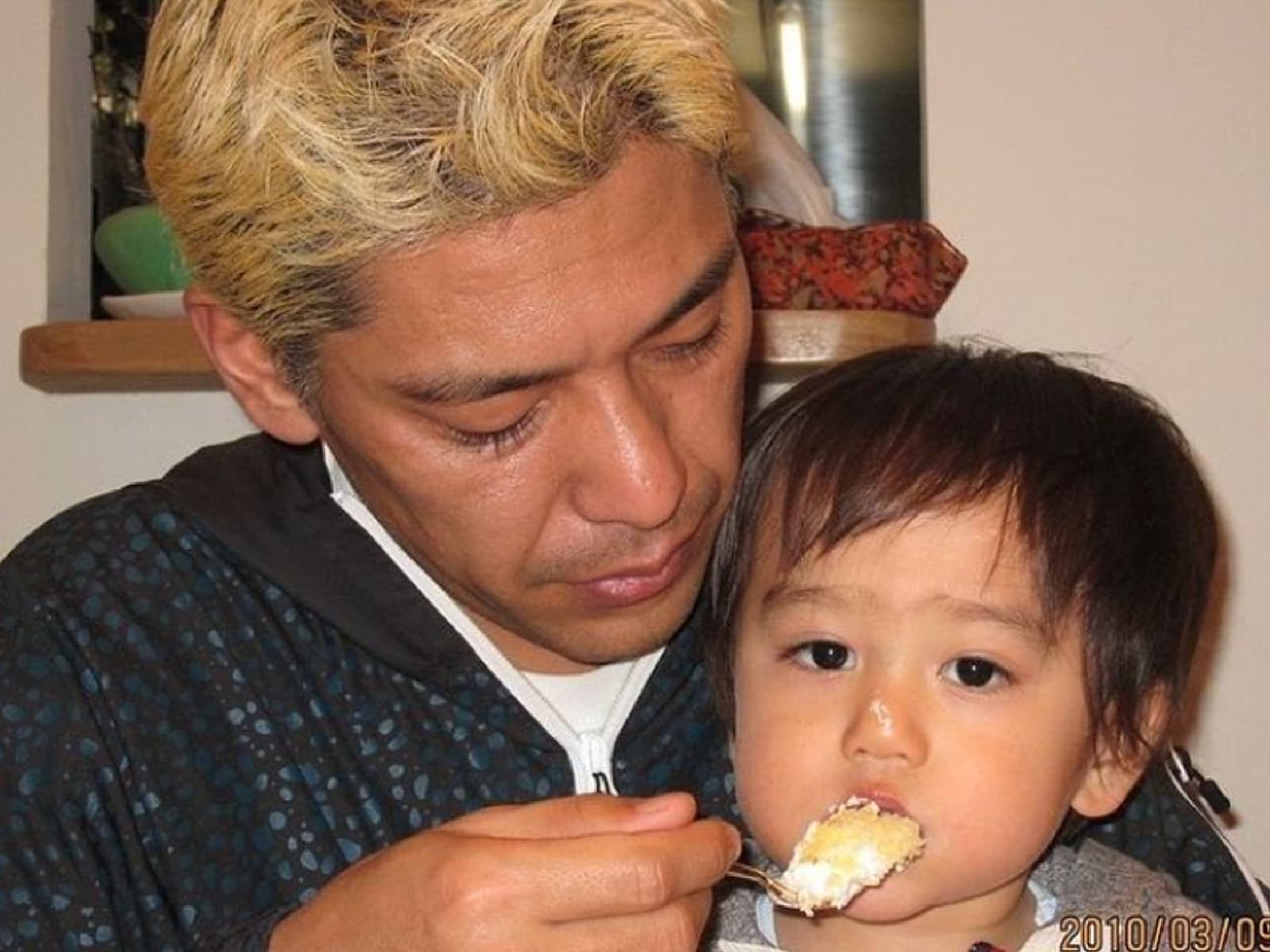 「父子揃ってイケメン」田村亮、13年前の“顔出し”親子ツーショット！ 息子作のプロ級ケーキにも反響