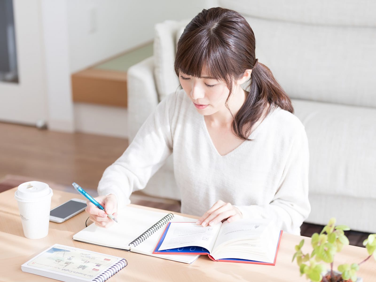 「20代の転職に役立つ資格」ランキング！ 3位「普通運転免許」、2位「英検・TOEIC」、1位は？