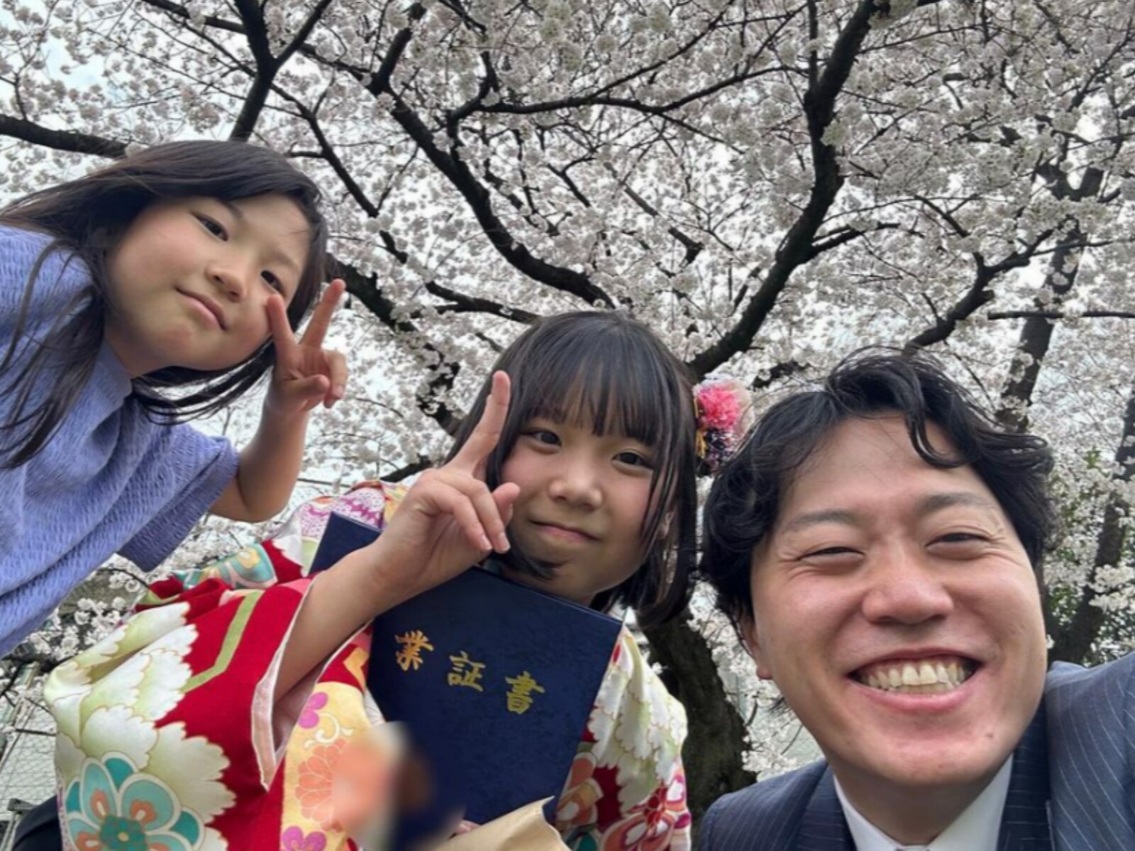 エハラマサヒロ、長女の卒業式ショット公開！ 「子供たちの成長はすごいなぁ」「写真見るだけでウルウル」