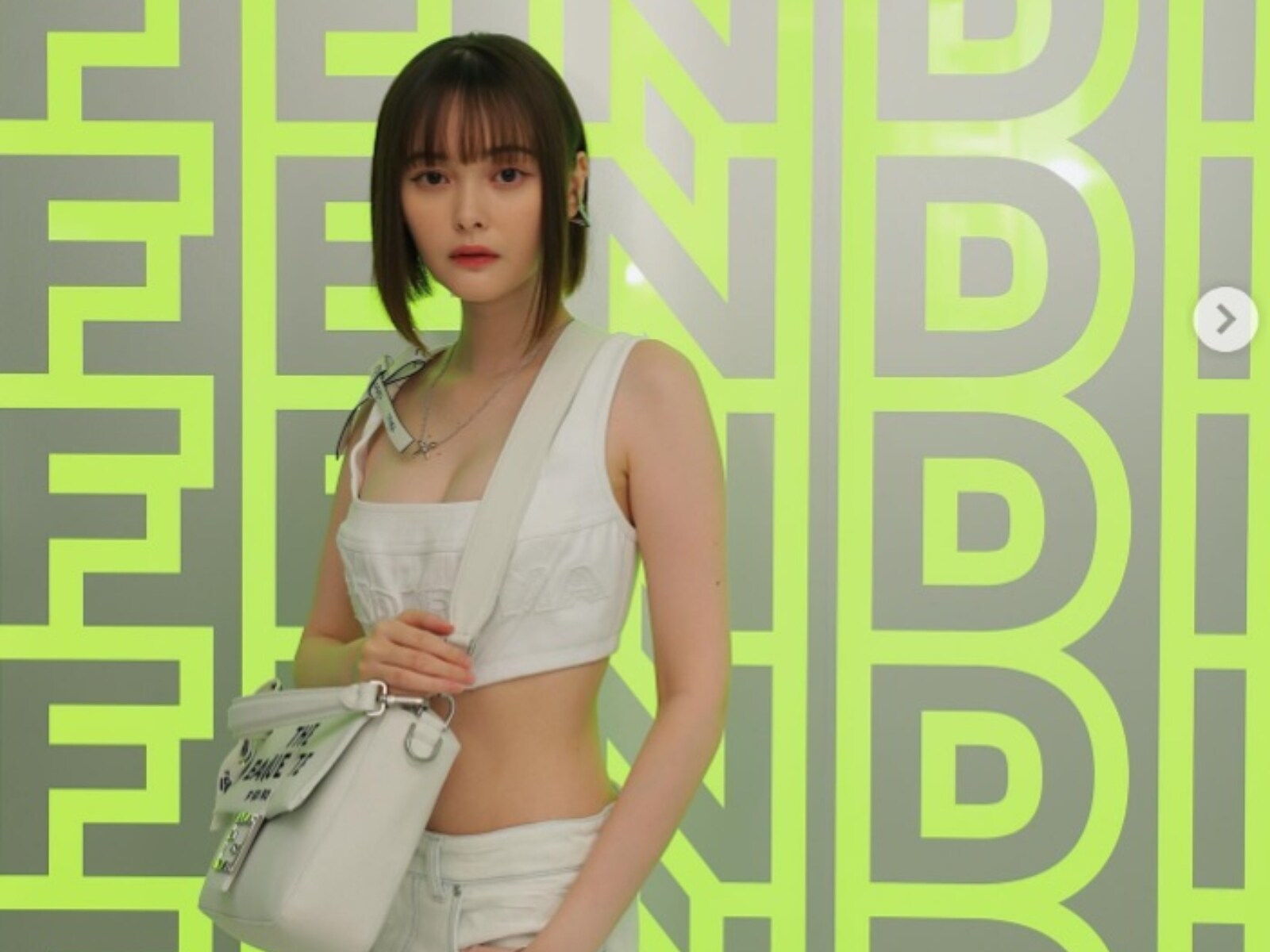 玉城ティナ、大胆肌見せコーデ披露で反響！ 「ドキドキする」「美人すぎるな」