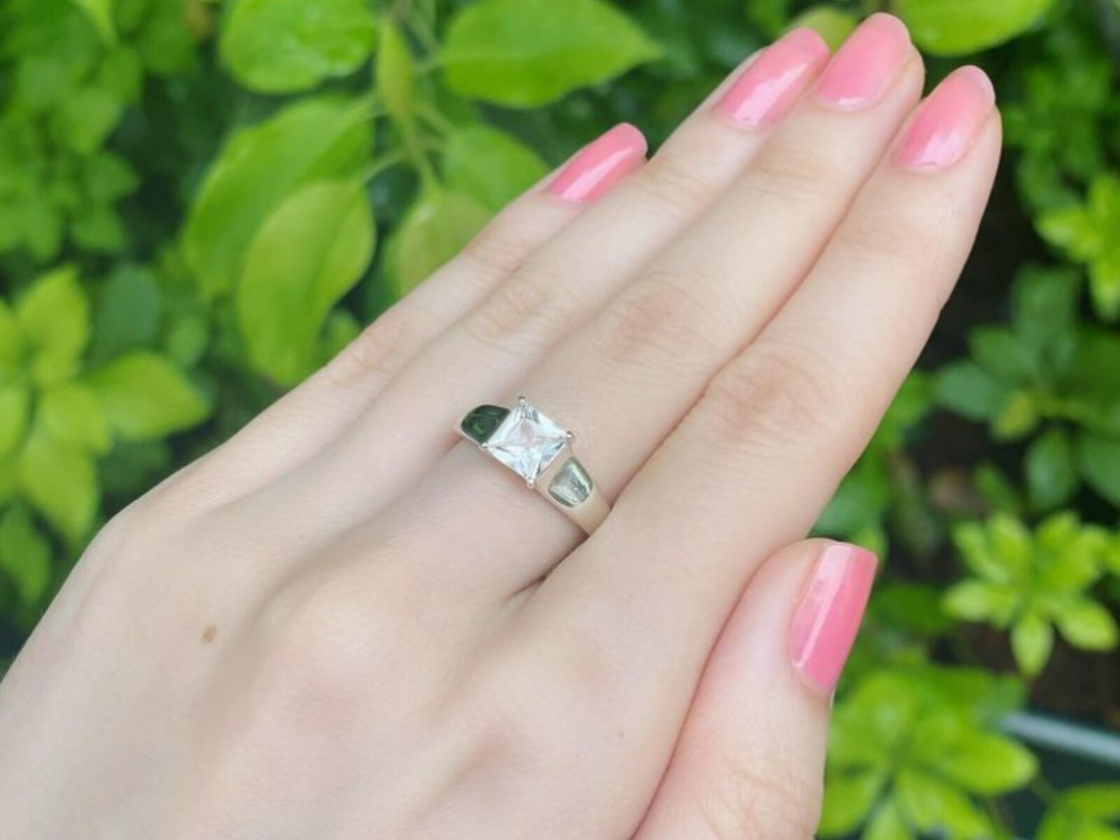 ゆきりんぐ様❣️専用ページ❣️16cm ゆきりん結婚します。かと」柏木由紀、指輪ショットにファン騒然