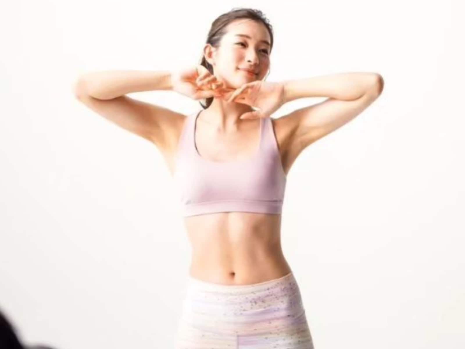 足立梨花、美腹筋際立つ姿を披露し「すげぇ！美スタイルやん」「凄い引き締まってる」と反響！