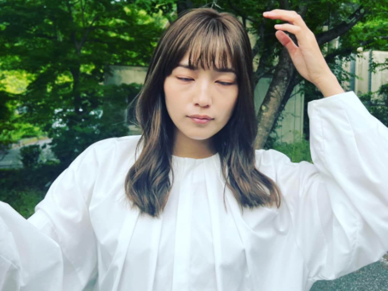 川口春奈、マネージャー撮影の「目つぶり」ショットに「半目でもかわいい」「この写真を載せるところが好き」の声