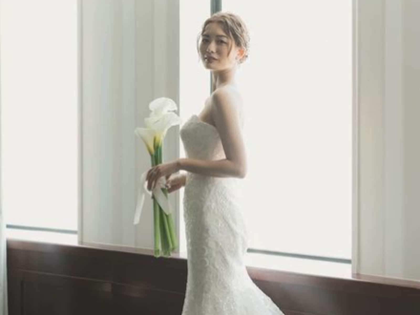 井戸田潤の19歳年下妻・蜂谷晏海、ウエディングドレス姿の結婚式ショット！ 「めっちゃ似合ってます」「神々しい」