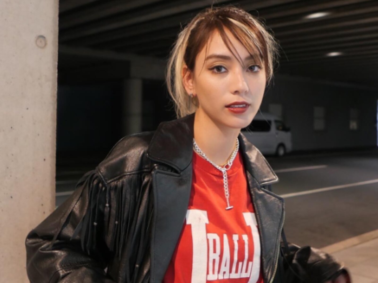 滝沢カレン、一夜限りの？ 派手髪姿へ大胆イメチェン！ 「私を