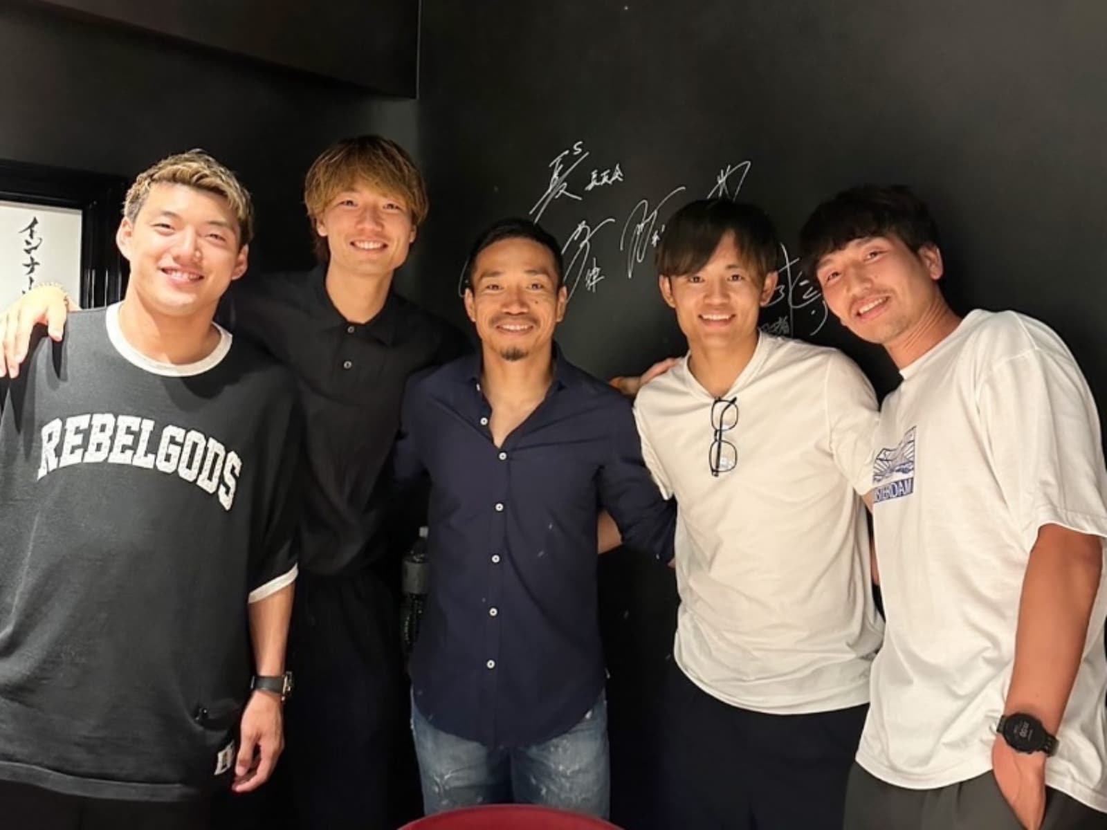 「ブラボー過ぎる写真」長友佑都、久保建英ら豪華メンバーとの集合写真を公開！ 「このめんつは神すぎる」
