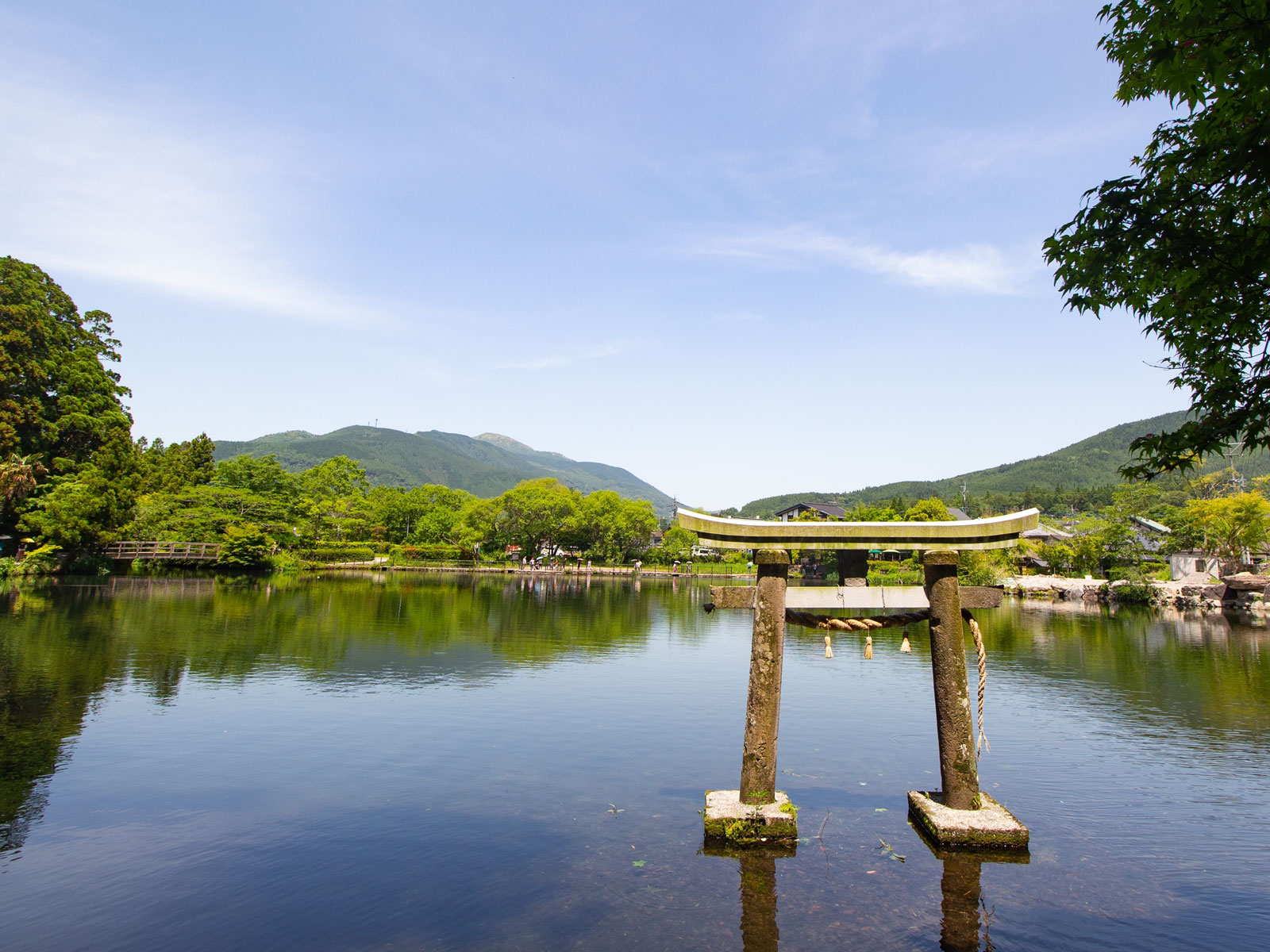 【2023年】九州・山口地方の人気観光地 満足度ランキング！ 2位「由布院温泉」、1位は日本一広いテーマパーク