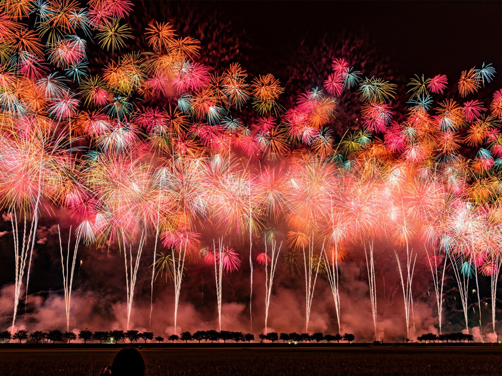 【2023年夏】全国花火大会人気ランキング！ 2位は秋田県の「大曲全国花火競技大会」、1位は？