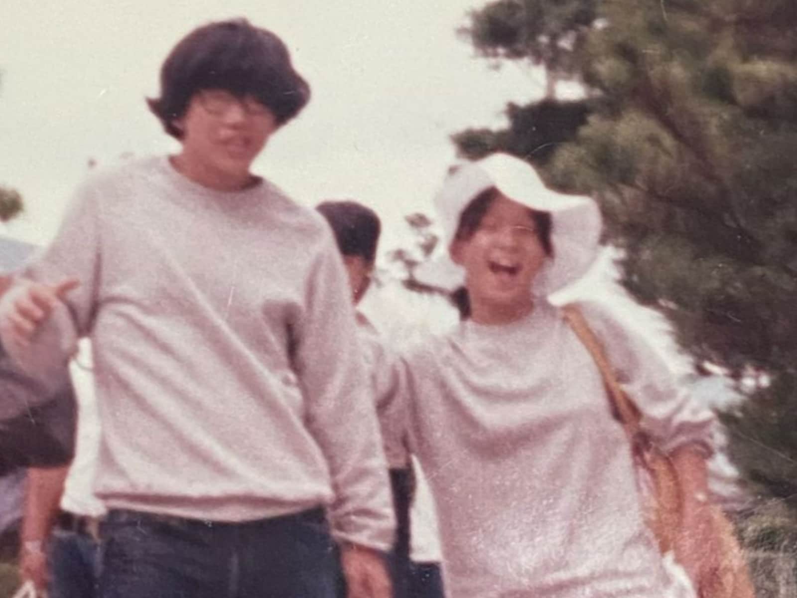 笑福亭鶴瓶、“52年前大学時代”の妻とツーショット！ 「幸せオーラが出てます」「ペアルックですやん」