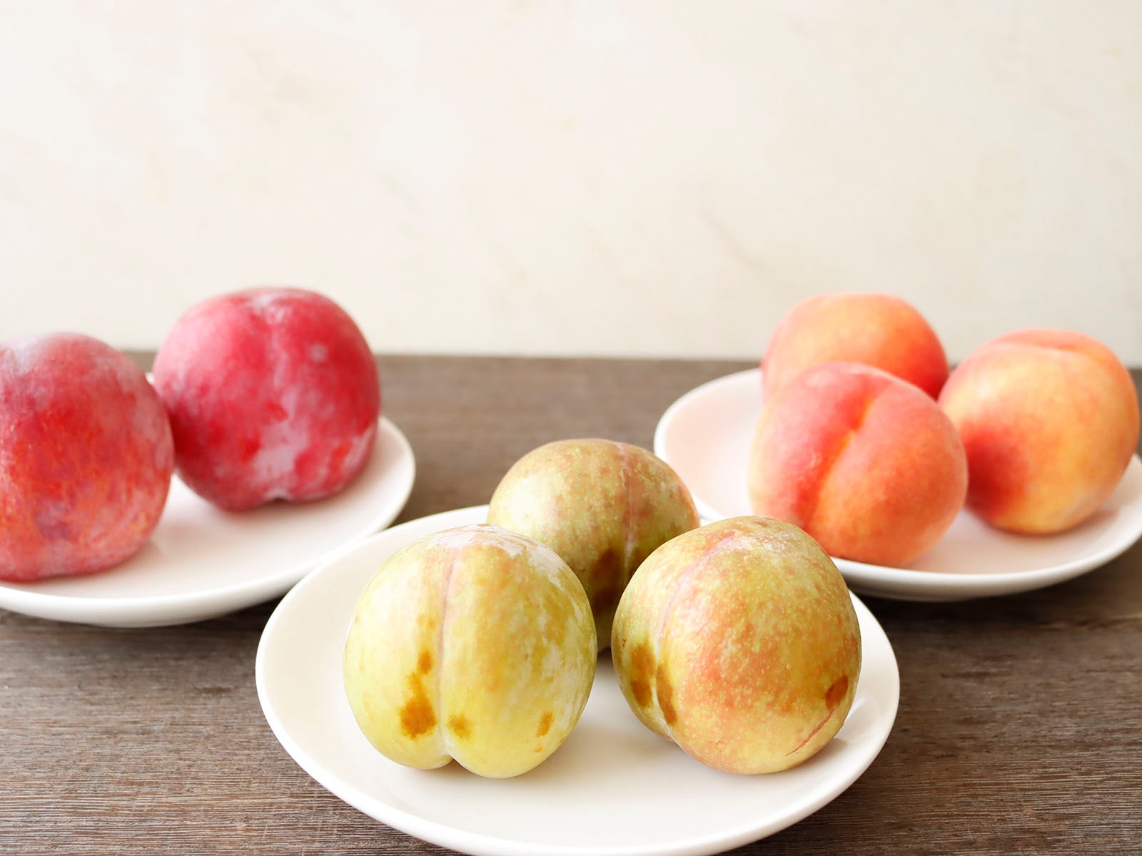 桃みたいな「プラム」「ソルダム」「ネクタリン」の違いとは？ 桃の仲間はどれ？ 味や特徴を解説