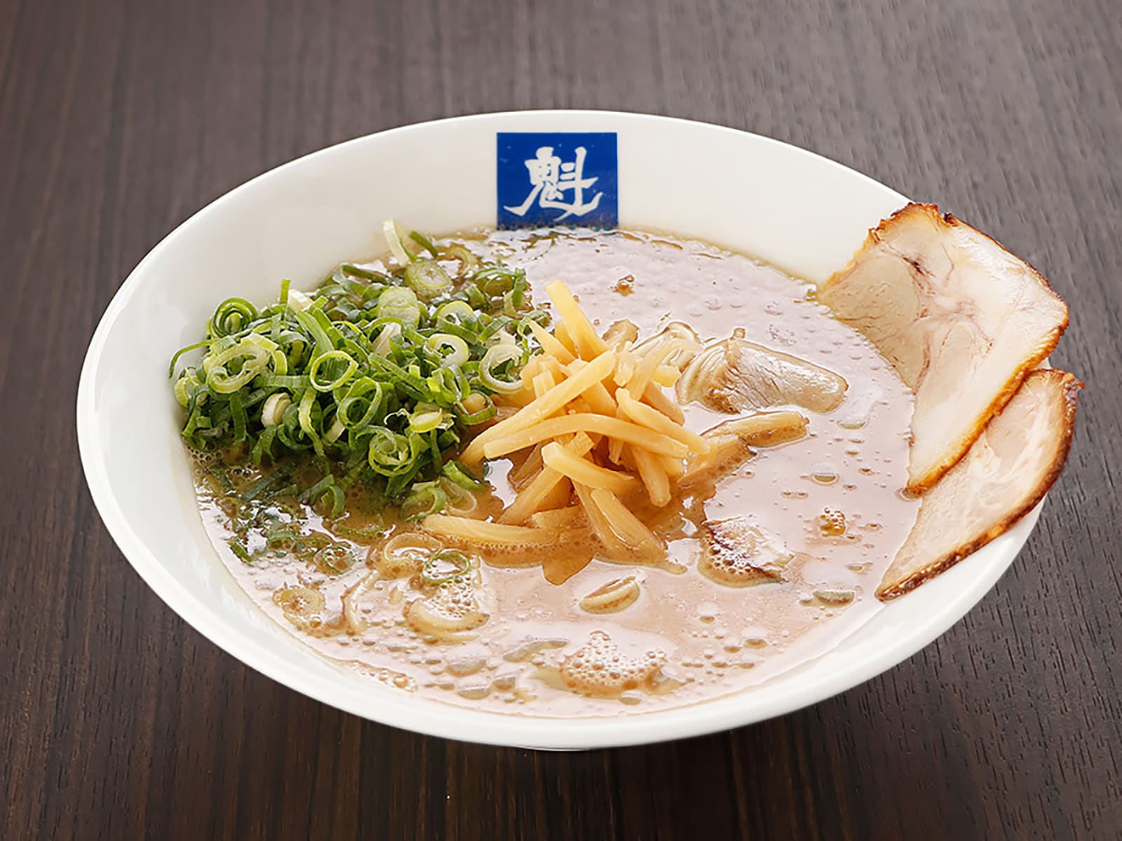 「ずんだれ」一択！ ひたすら濃厚“どトンコツ”ラーメンの福岡「魁龍 博多本店」がラー博に復活