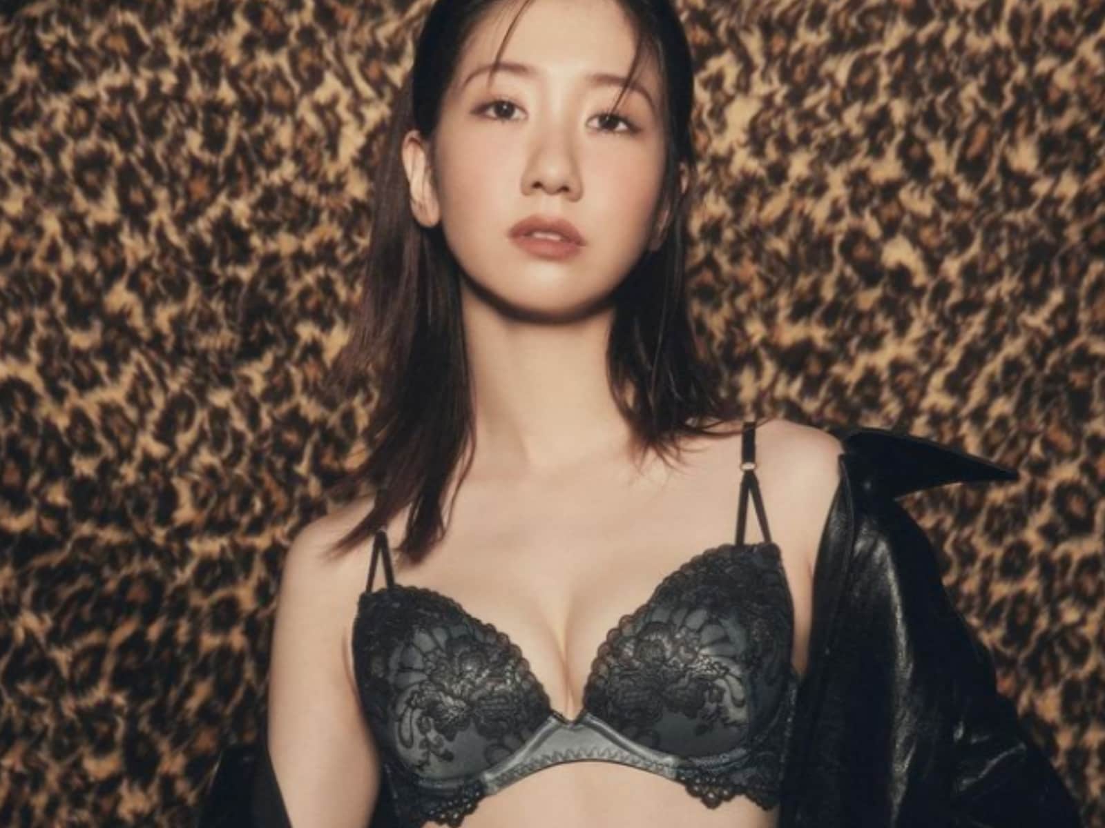 柏木由紀ワキエロ エグすぎる」柏木由紀、下半身をギリギリまで露出した際どいランジェリーショット！ 「攻めてますね」「色っぽい」(2/2) - All About ニュース
