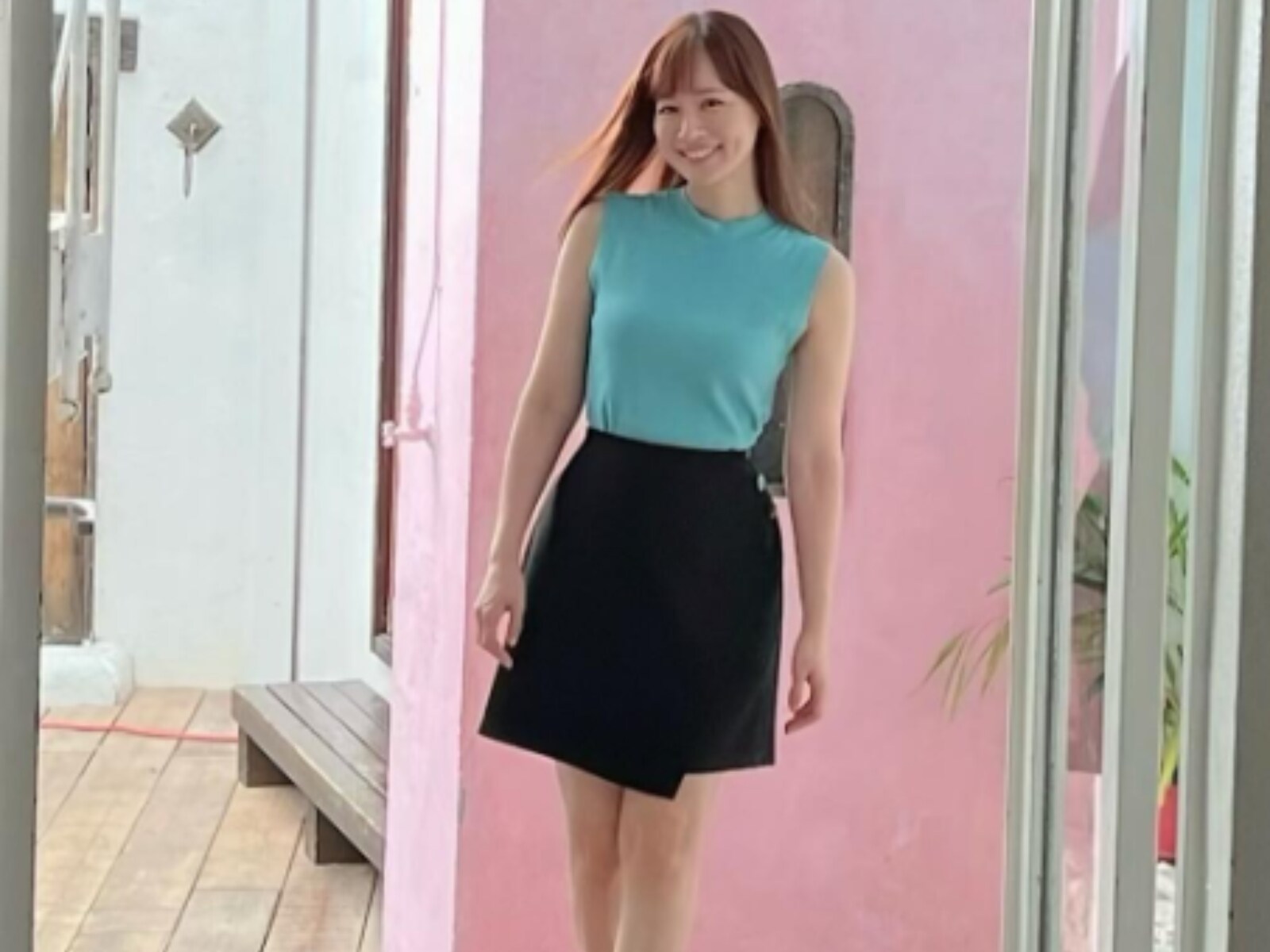 皆藤 愛子 ミニ スカート