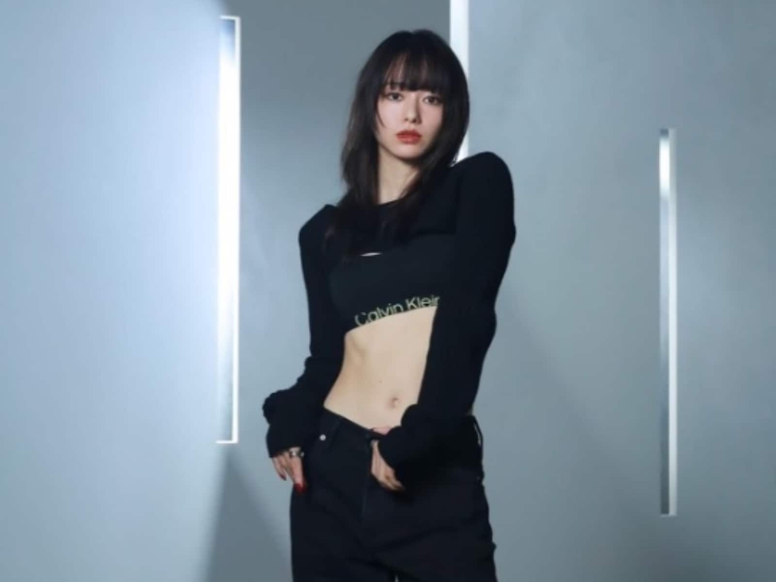 「腹斜筋スゴ」山本舞香、“彫刻レベル”の美ウエスト際立つ大胆肌見せコーデ公開！ 「美しすぎます」