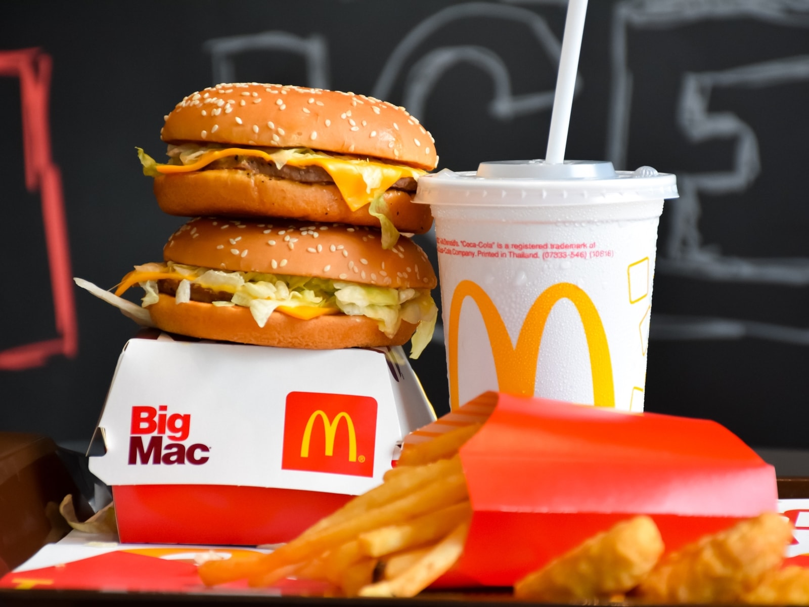 ハンバーガーがおいしいと思う「ハンバーガーチェーン店」ランキング！ 2位「マクドナルド」、1位は？