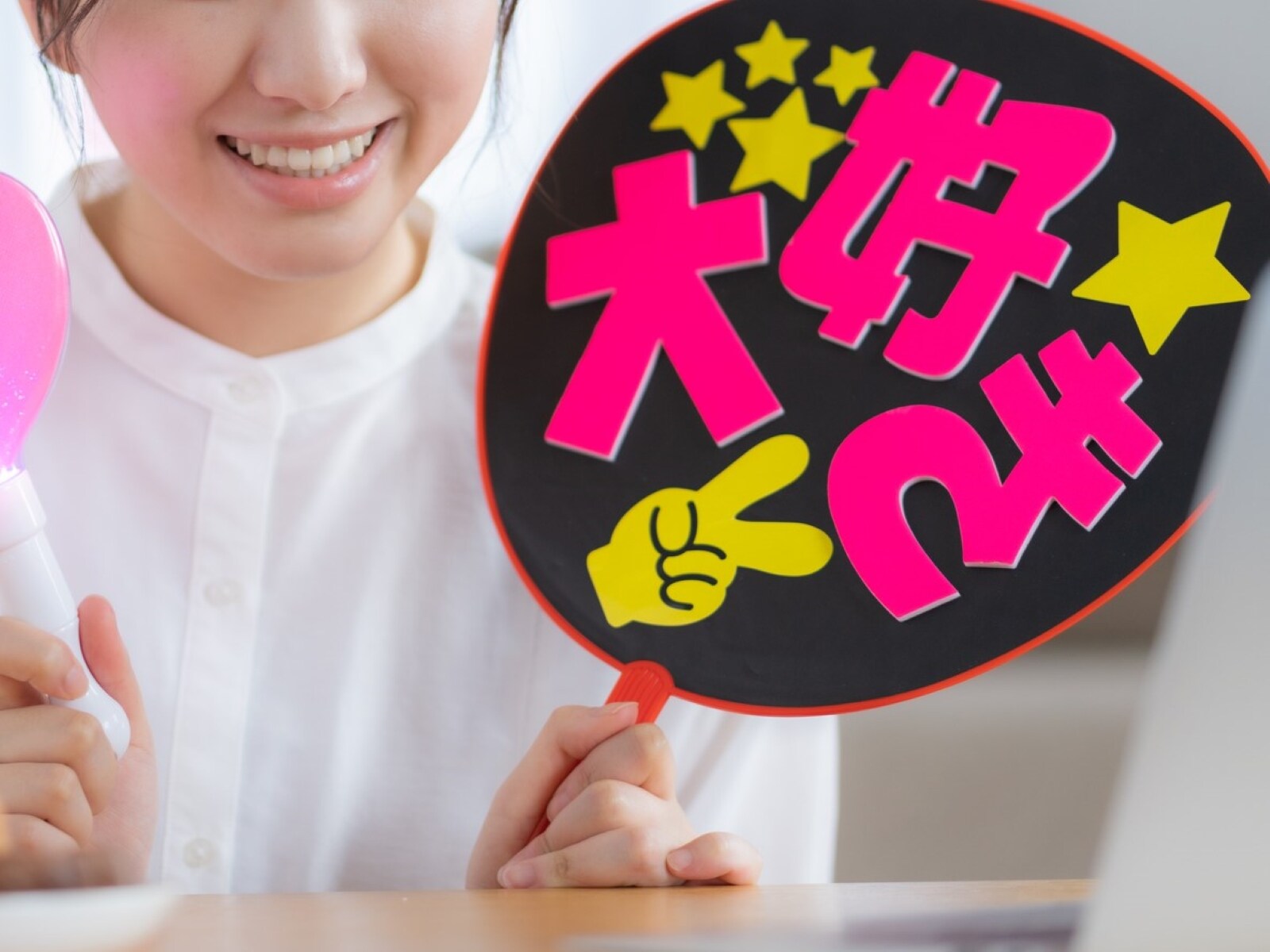 「オタ活にお金を使いすぎる」36歳バイト女性、年収150万円、実家暮らしで推し活に小言をいわれ……