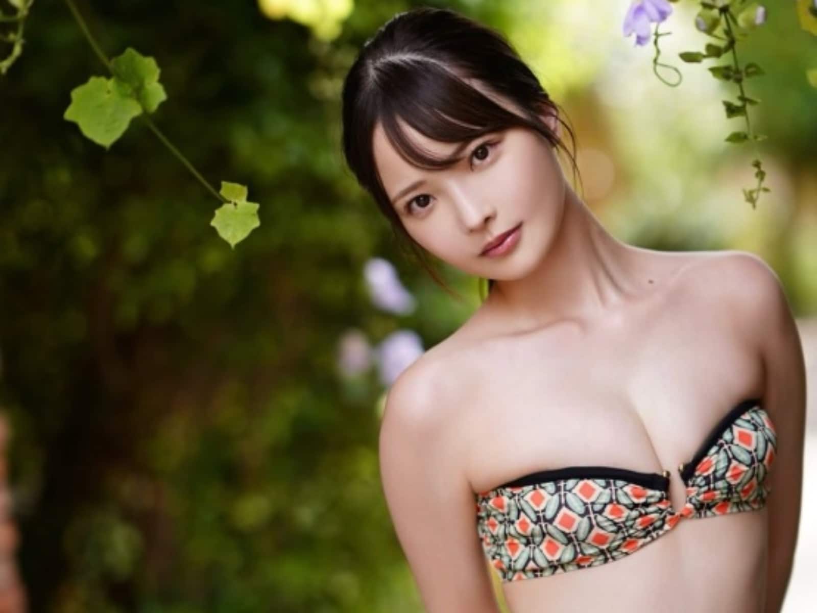 「どエロい」新谷姫加、大胆すぎるくびれ＆谷間あらわな水着ショットに称賛の声！ 「姫さま最強過ぎです」