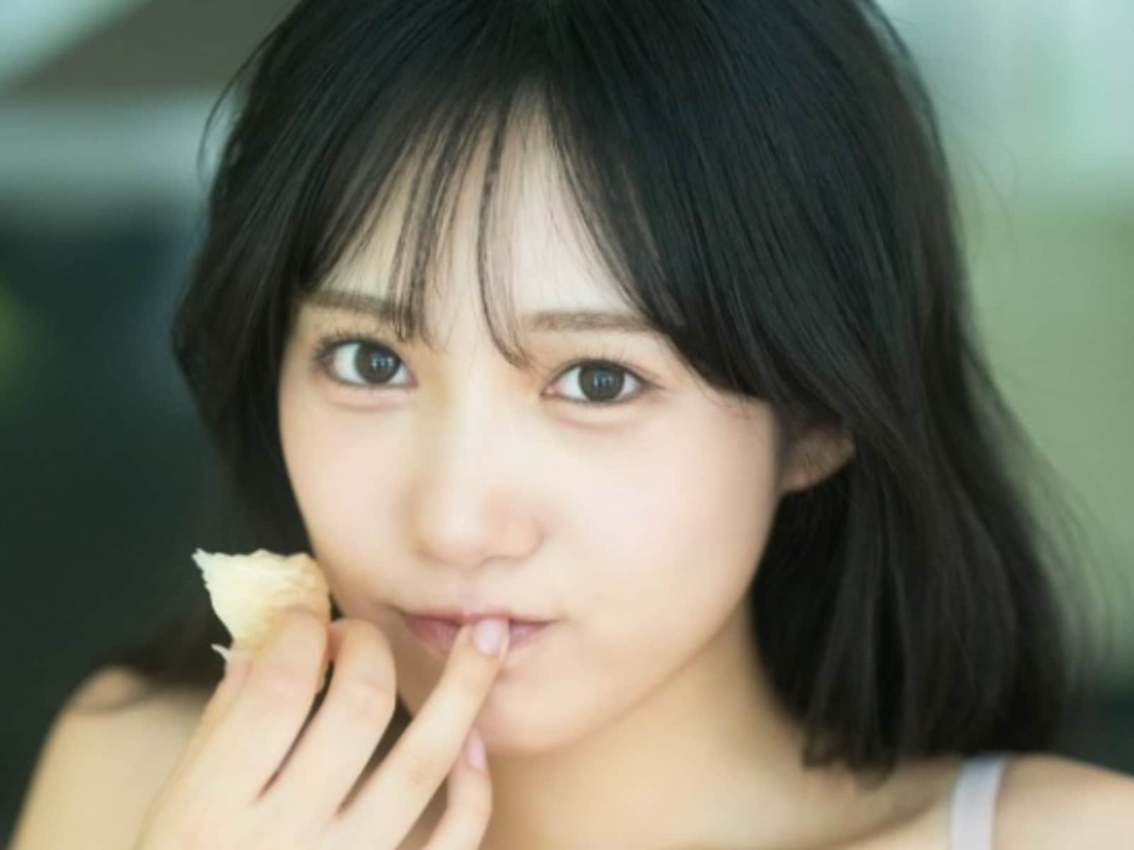 元NMB48・横野すみれ、美乳あらわな大胆ランジェリーショット公開！ 「肌がめちゃめちゃキレイ」「大好き」