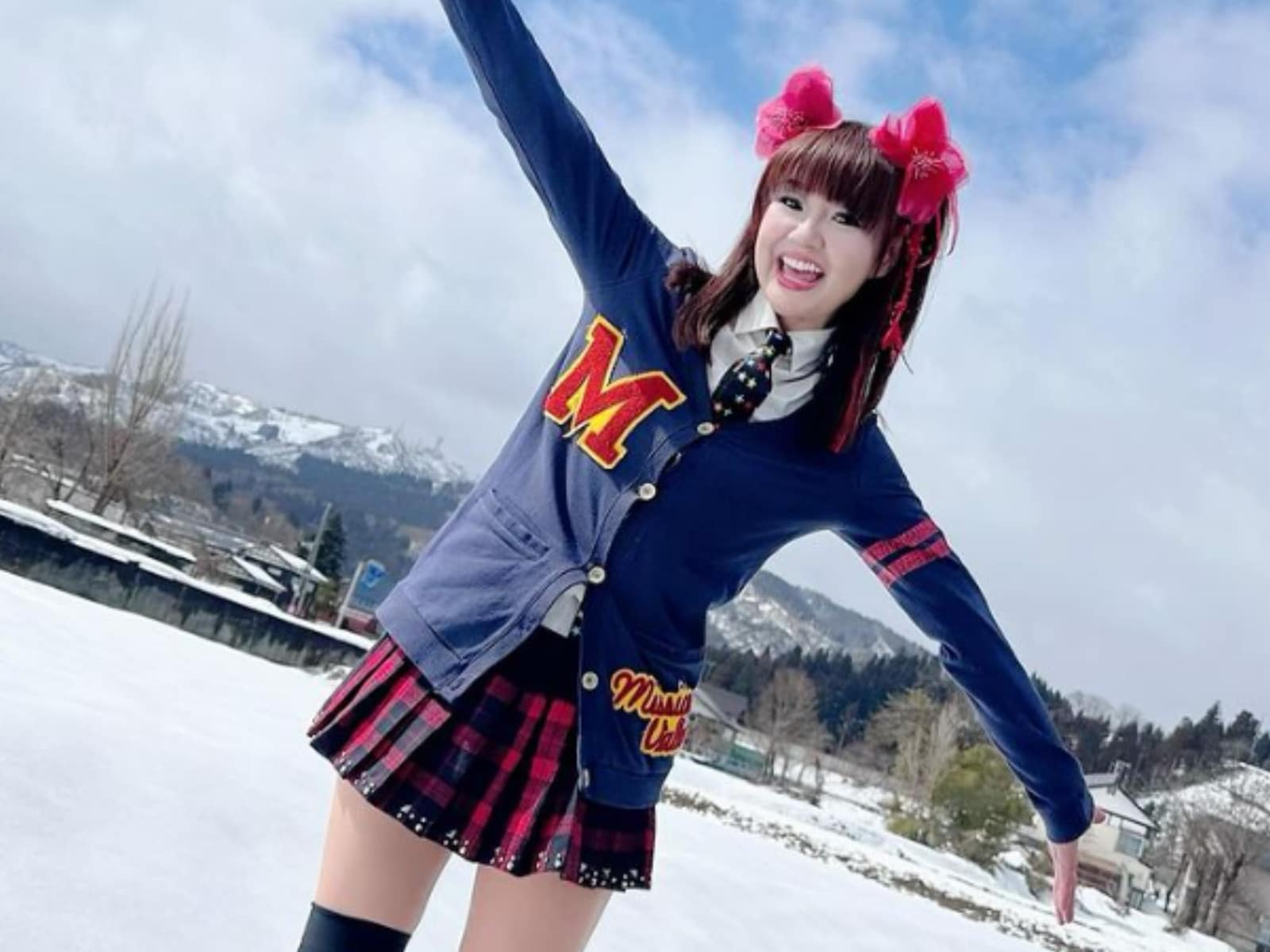 かつみ　さゆり　パンチラ街撮りミニスカJK画像 パンチラ 