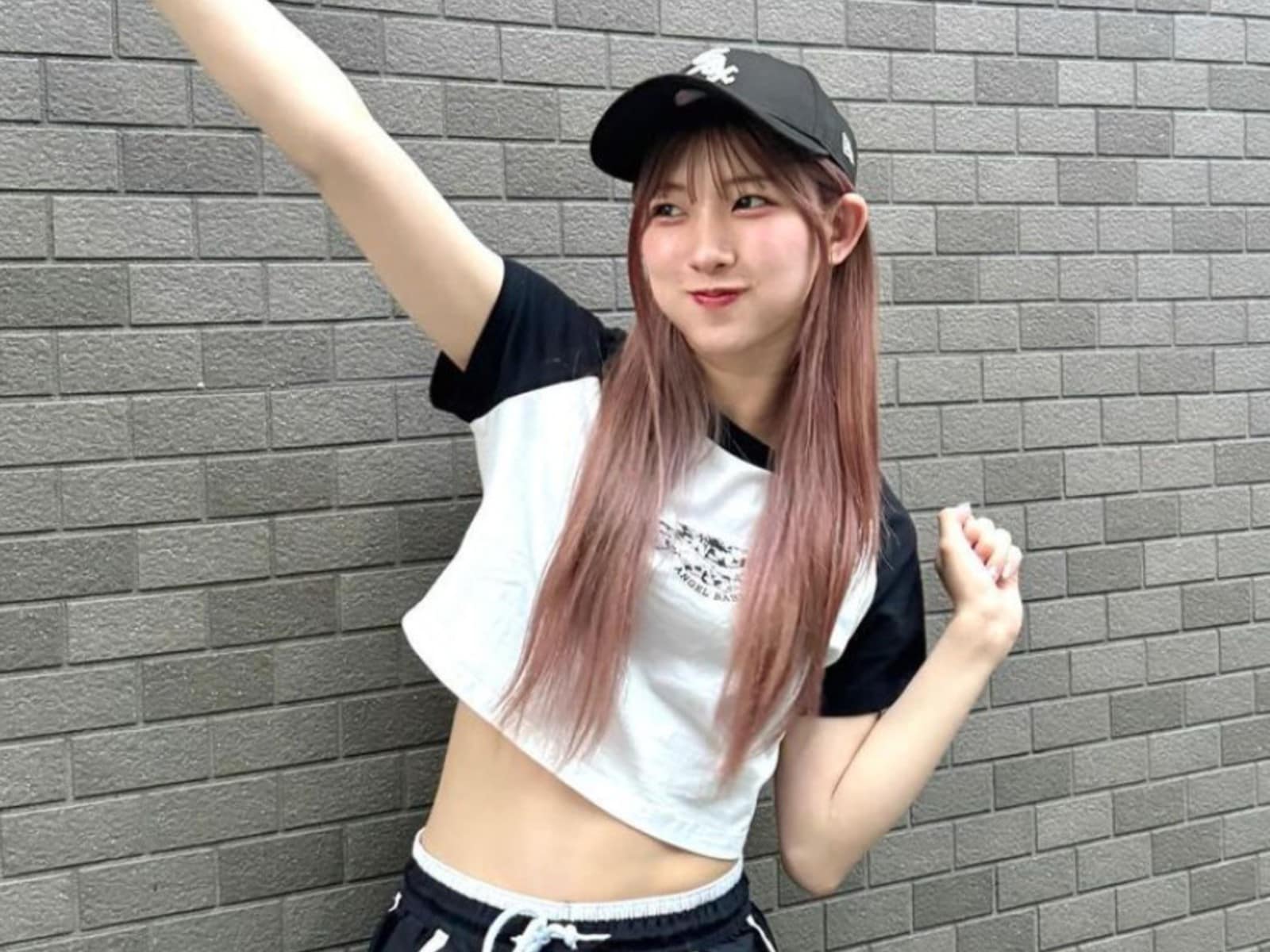 後藤真希のめいっ子・芹澤もあ、美脚＆ウエストあらわなコーデに
