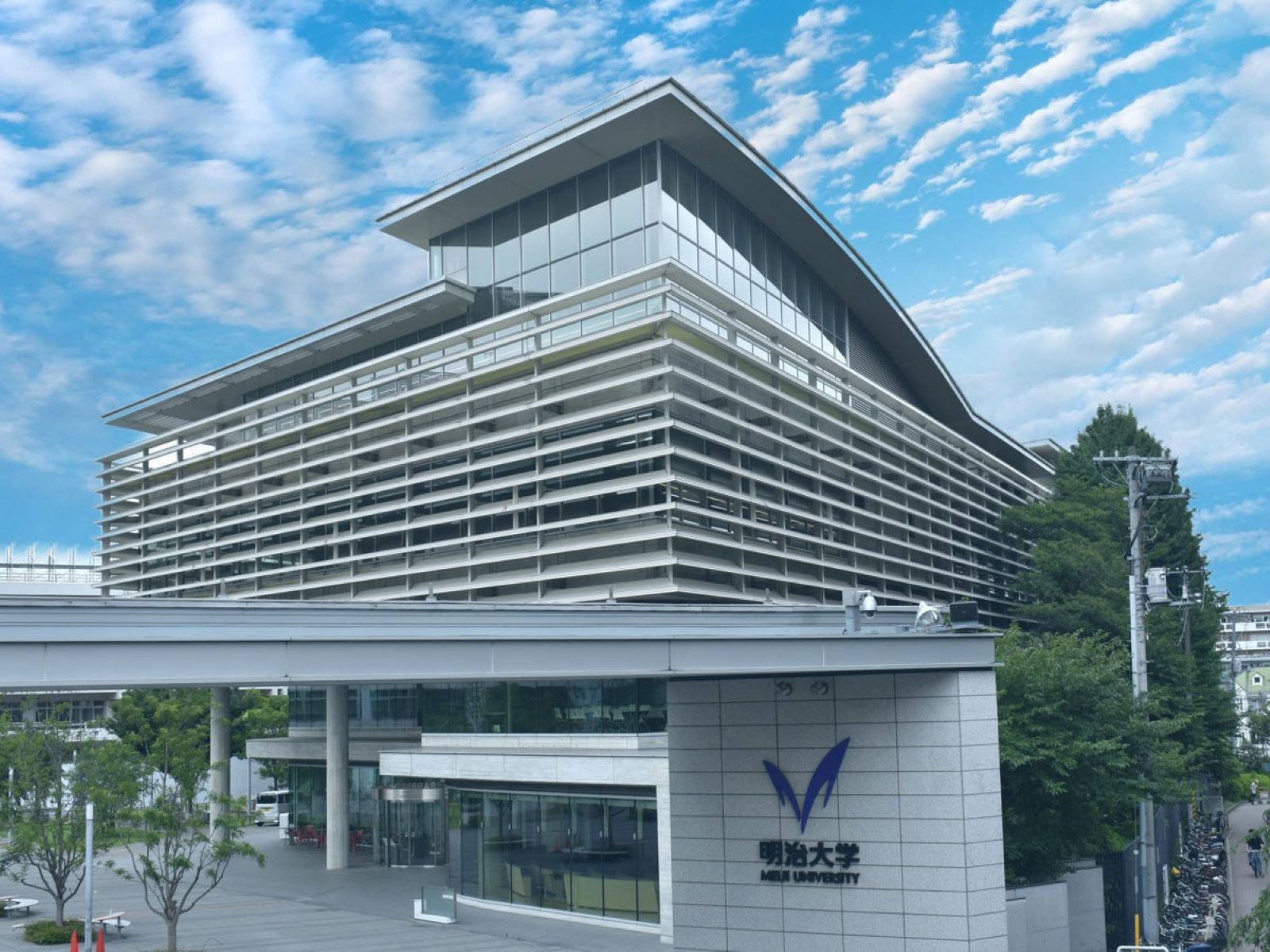 GMARCHで「知名度が高い」と思う大学ランキング！ 3位「学習院