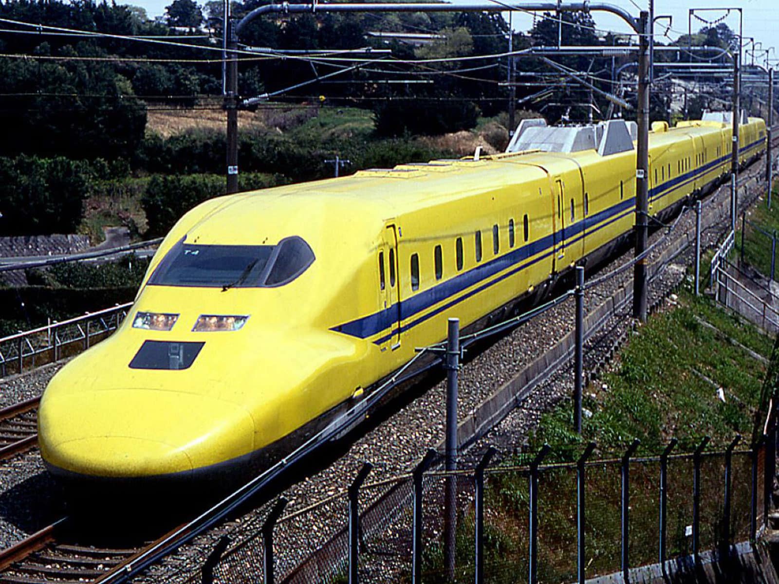 東海道新幹線開業60周年を記念した0系新幹線モデルの腕時計