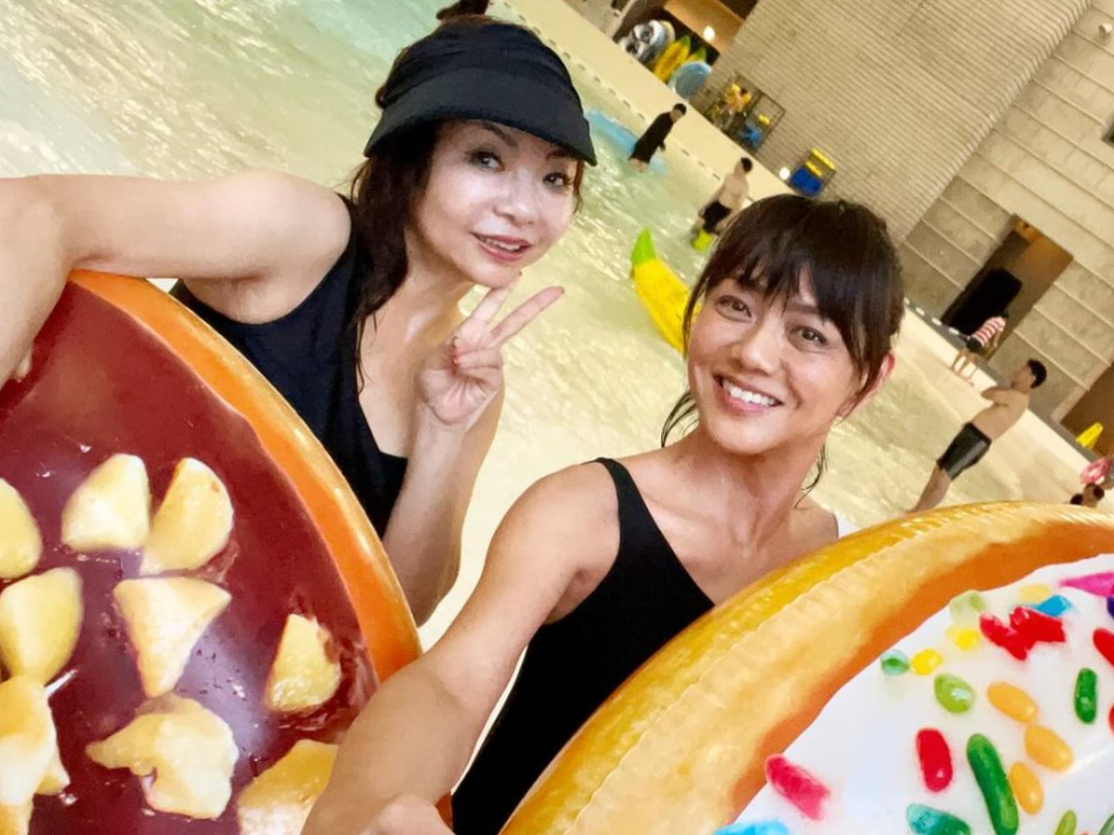 藤崎奈々子ハイレグ 58歳の前田典子、ハイヒール・モモコとのレアな水着姿で美脚あらわに！ 「生脚魅惑のマーメイドですやん」 - All About ニュース