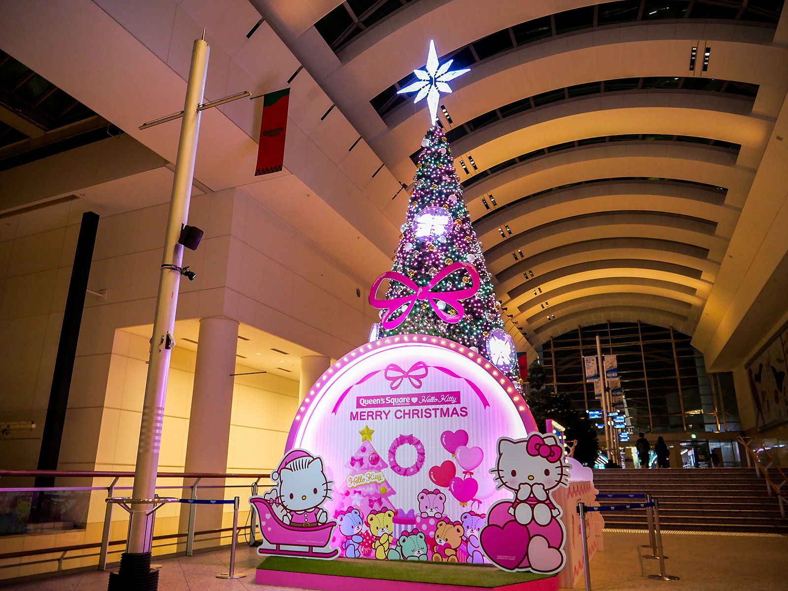 クイーンズスクエア横浜とハローキティがクリスマス