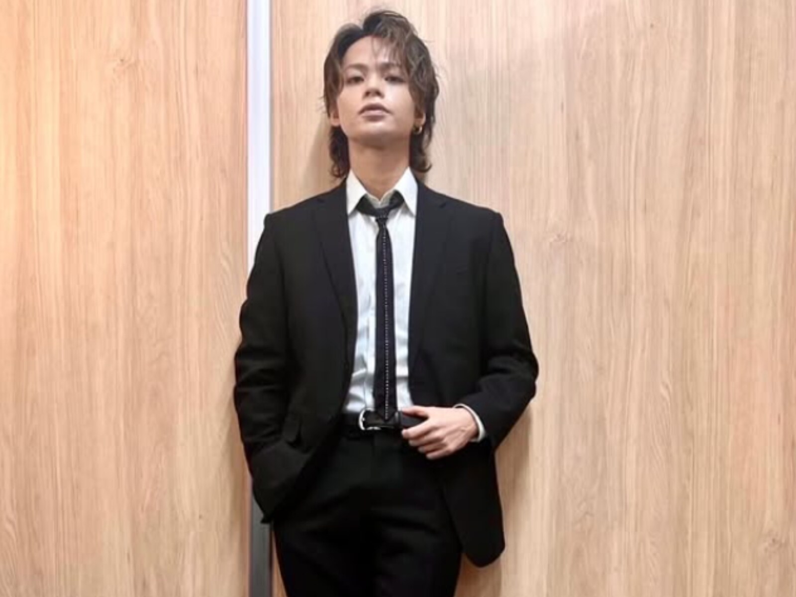 ずっと見たかった世界線」上田竜也、SOLITARYの衣装姿にファン歓喜